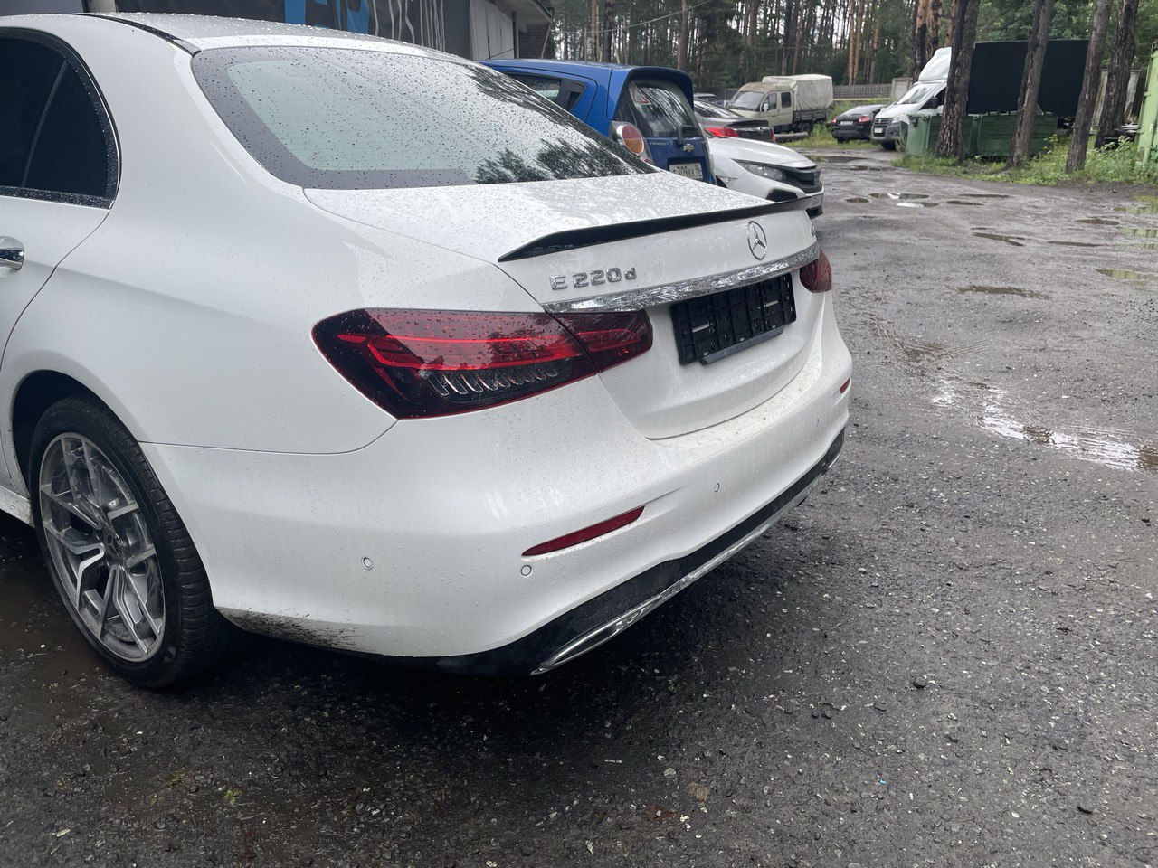 Спойлер Mercedes AMG 63S на багажнике &mdash; глянцево-чёрный