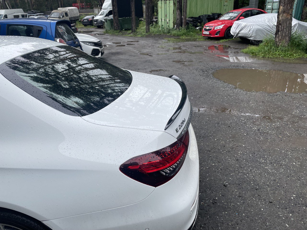 Задняя часть Mercedes C-Class в стиле AMG 63 &mdash; диффузор и прямоугольные насадки