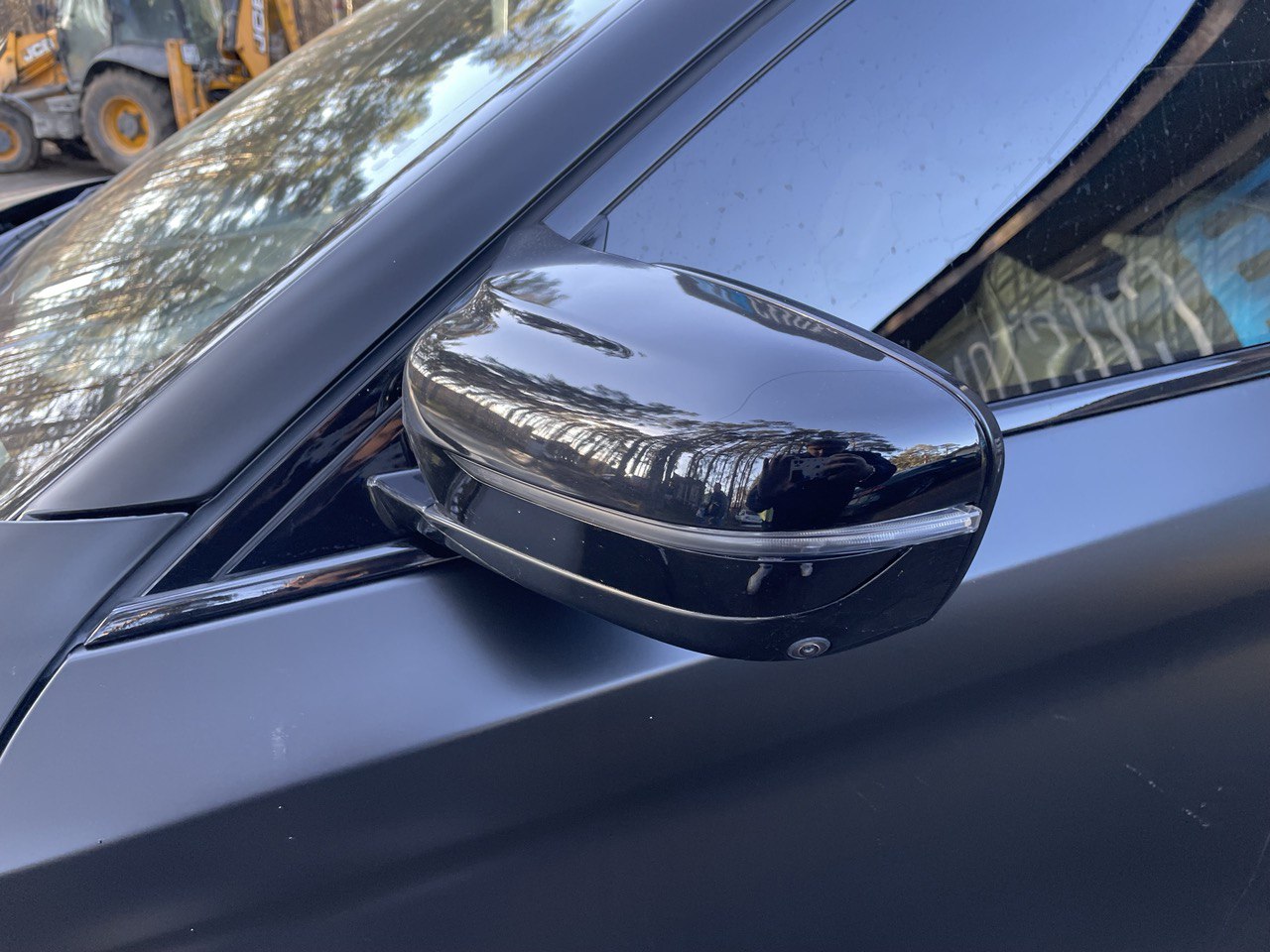 Карбоновые крышки зеркал BMW G30 M Performance &mdash; крупный план