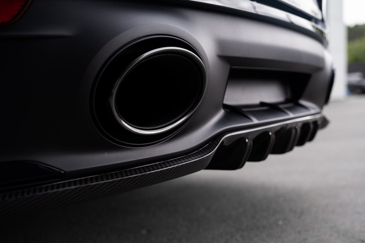 Насадки выхлопа Porsche 911 992 TechArt &mdash; центральный выход, титановый оттенок